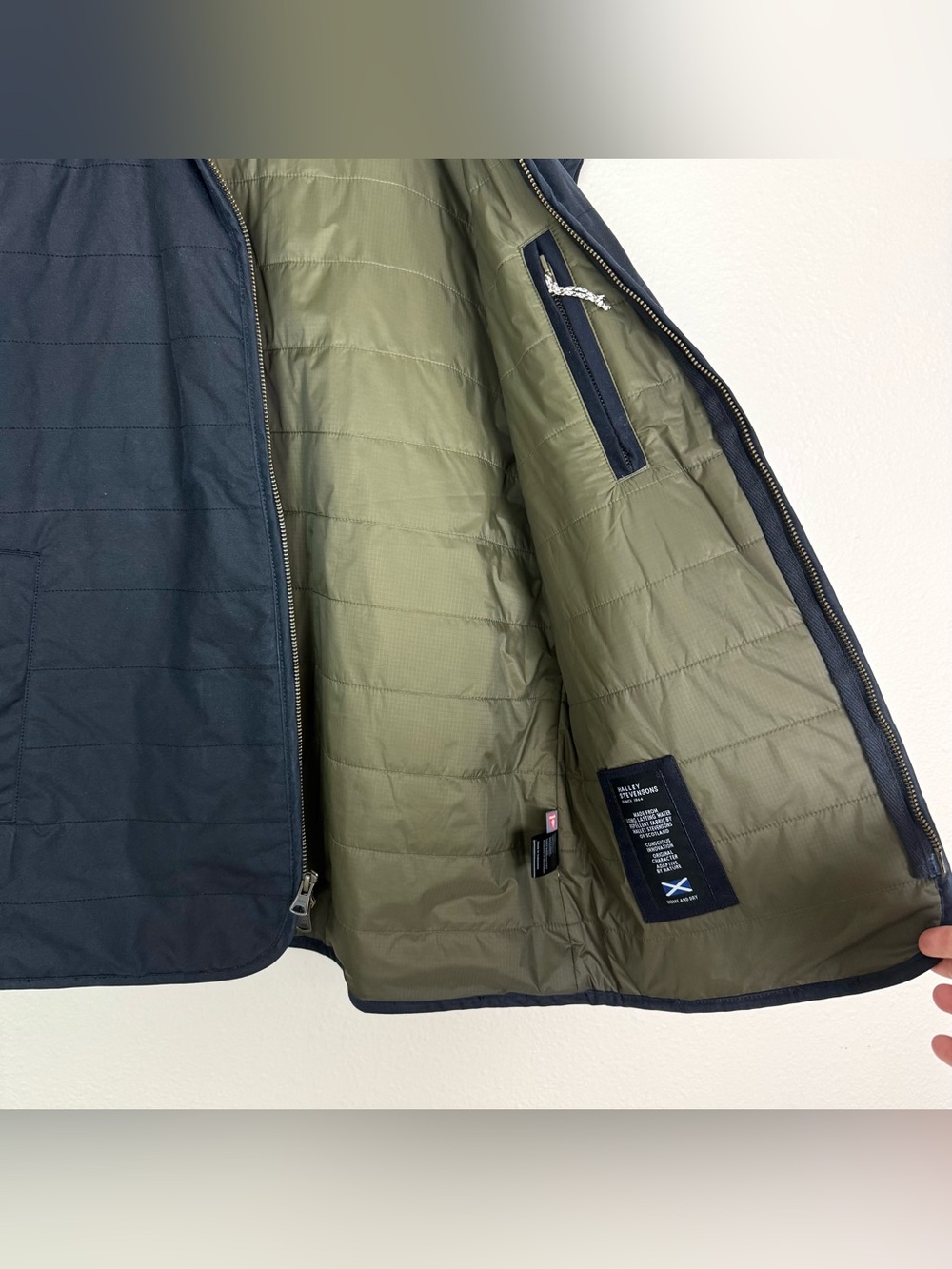 Flint and Tinder York Quilted Vest Waxed Canvas Water Resistant Navy Blue Small - Picture 11 of 15